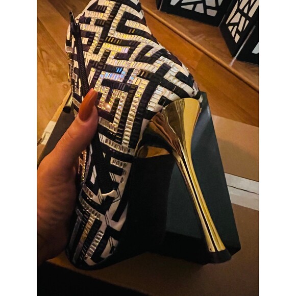 I.N.C. International Concepts Rakima 3 Embellished Pointed Toe Booties Size 5 - Picture 6 of 7